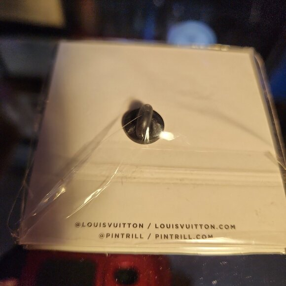 Rare Louis Vuitton Volez Voguez Voyagez Exhibition Limited Edition Truck Pin - Picture 2 of 5